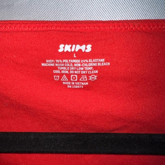 SKIMS Fits Everybody LongSleeve Square Neck Bodysuit - Picture 6 of 6